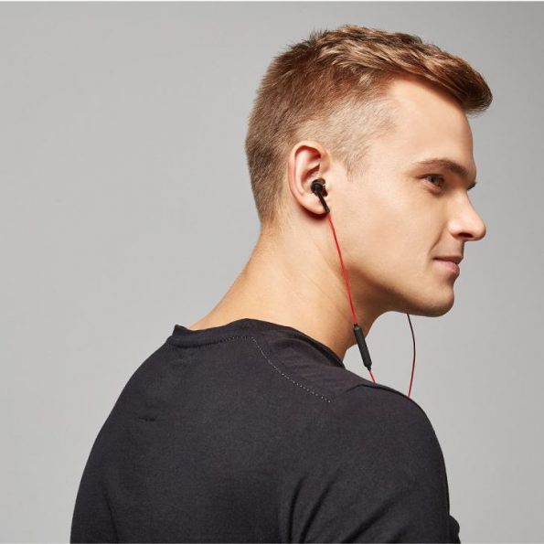 1MORE-1M301-Earphone-With-Microphone-In-Ear-Headphones-2.jpg