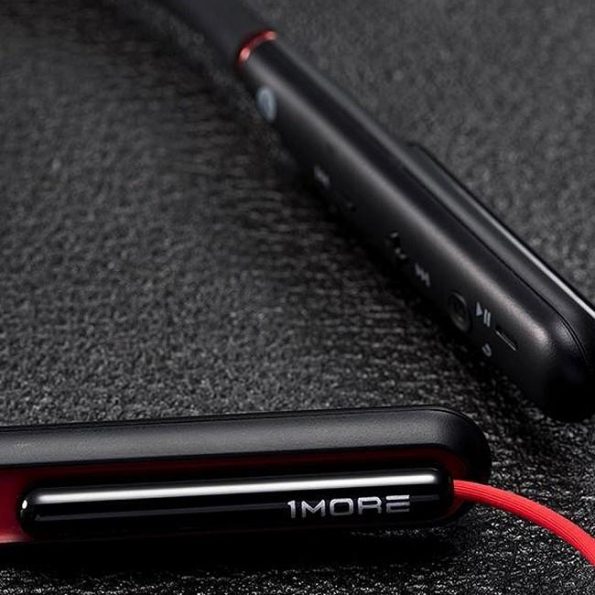 1MORE-Gaming-Bluetooth-Headset-7.jpg