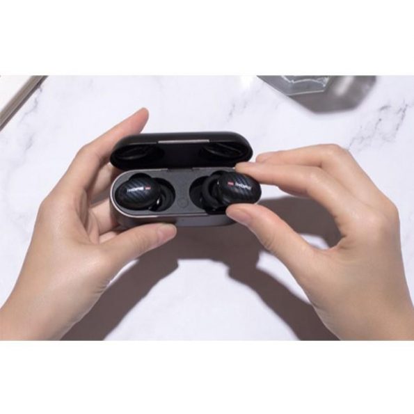 1MORE-True-Wireless-Noise-reducing-Headphones-9.jpg
